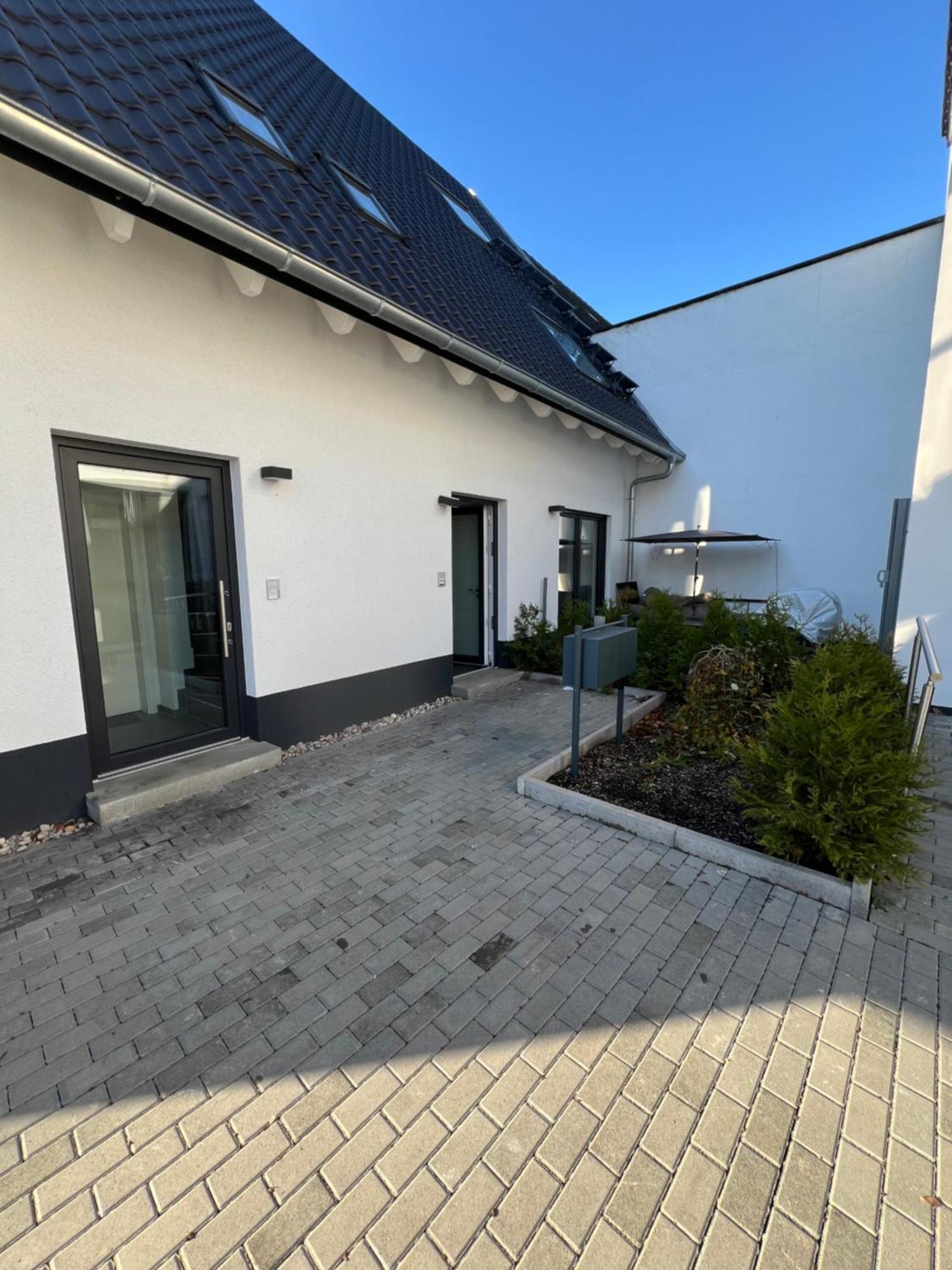 Moderne Wohnung Karlsruhe Neureut, Fussbodenheizung - Regendusche - Waschmaschine - Stellplatz Kültér fotó