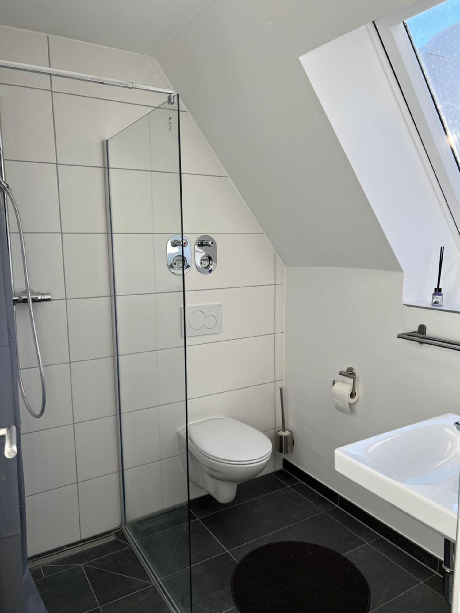 Moderne Wohnung Karlsruhe Neureut, Fussbodenheizung - Regendusche - Waschmaschine - Stellplatz Kültér fotó